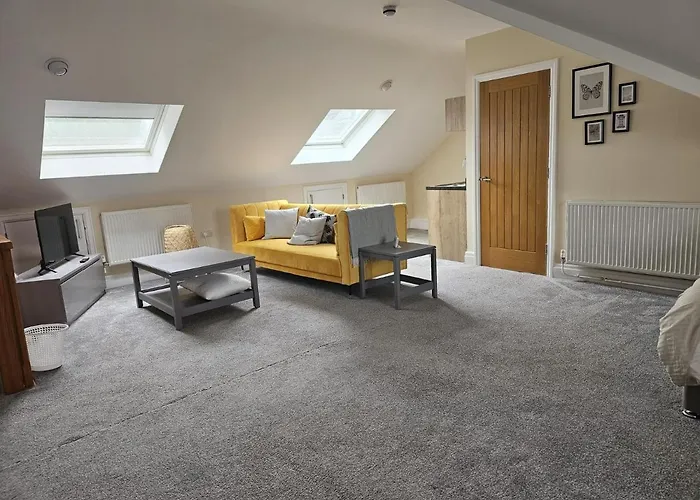 Lovely 1-Bed Loft In Newport